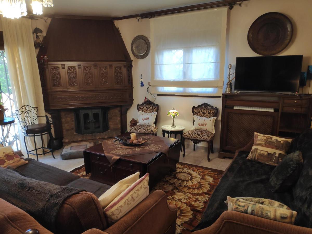 British Wood 'n Stone House Apartament