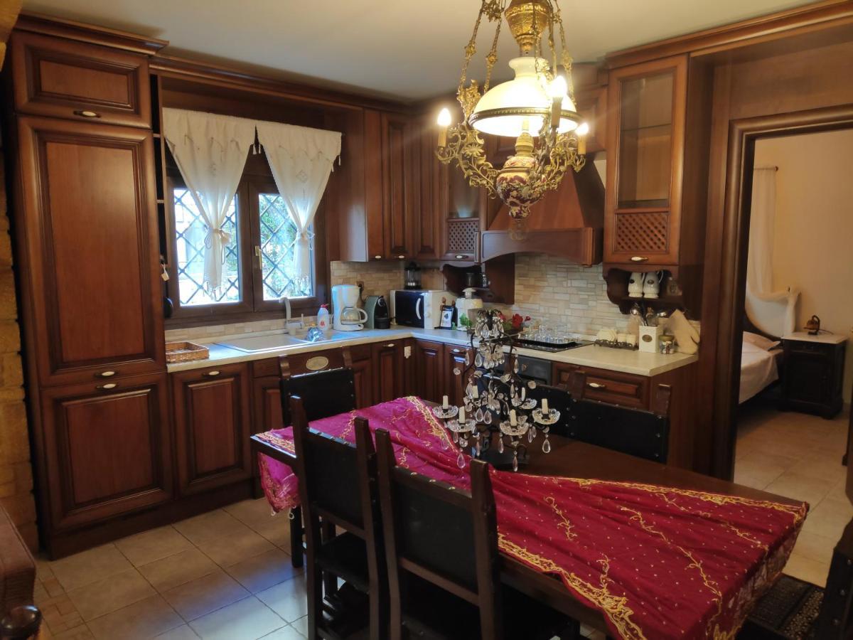 British Wood 'n Stone House Salonic