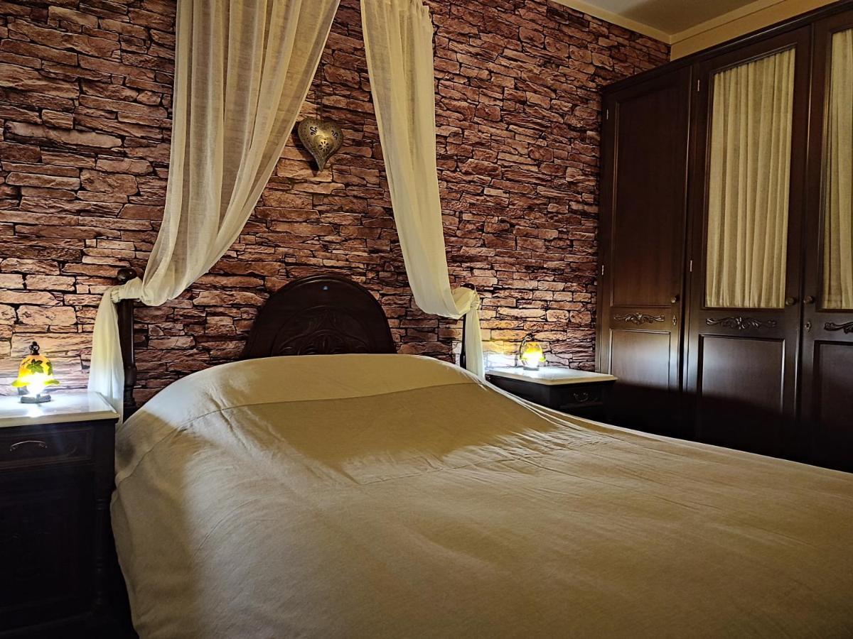 British Wood 'n Stone House Apartament Salonic